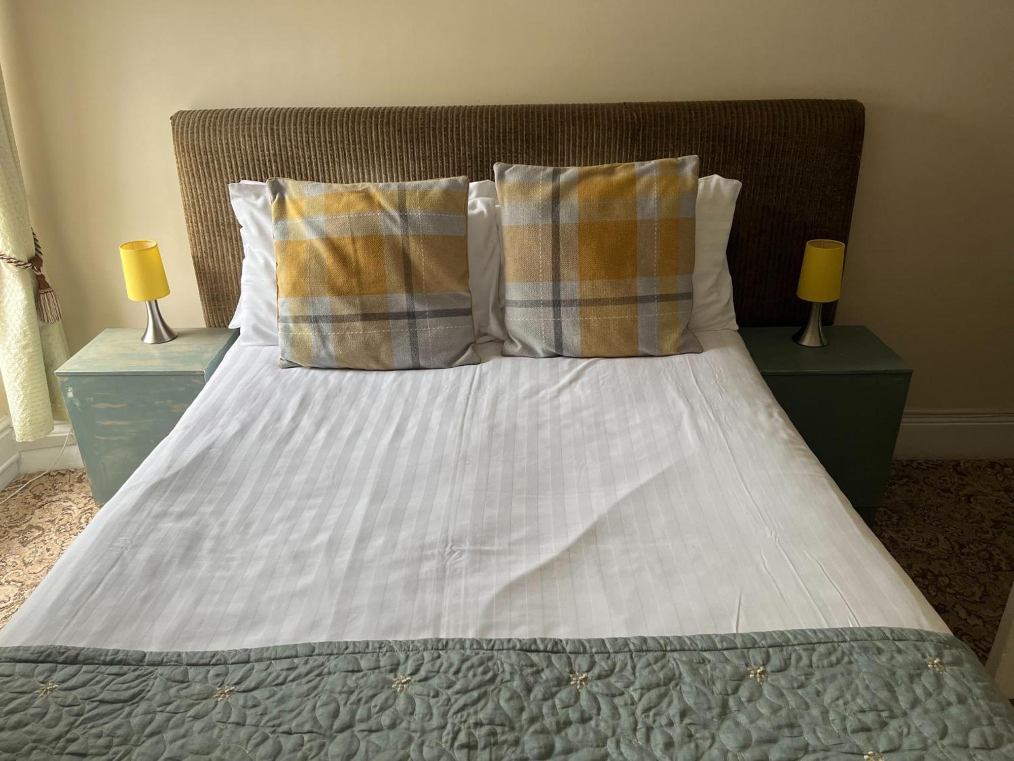 Picton-House Otel Llandowror Dış mekan fotoğraf