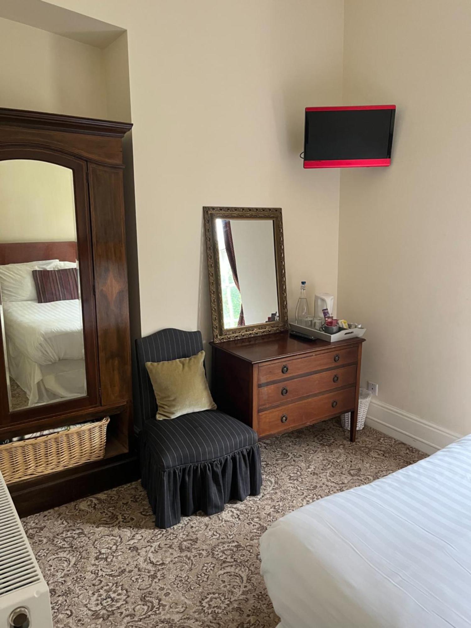 Picton-House Otel Llandowror Dış mekan fotoğraf
